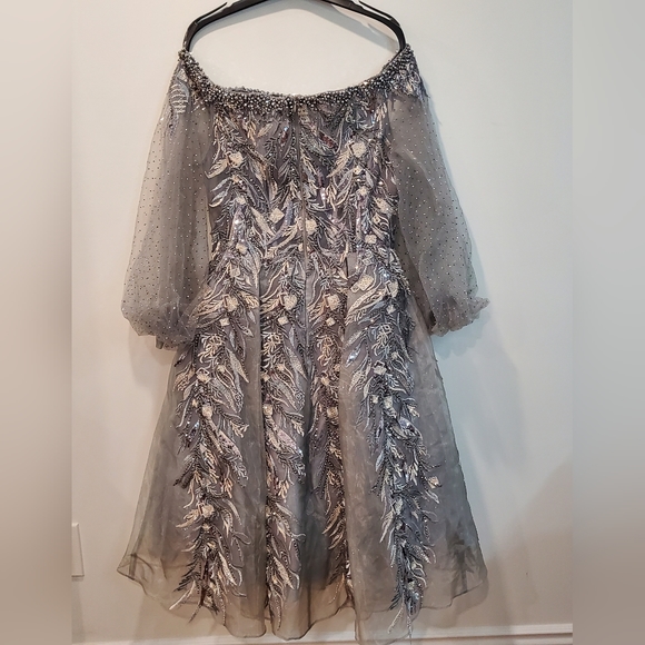 Size 6 gray short & off shoulder dress - Picture 9 of 9